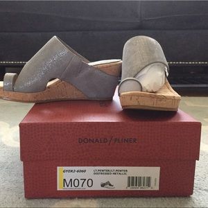 Donald pliner size 7 grey wedge sandal